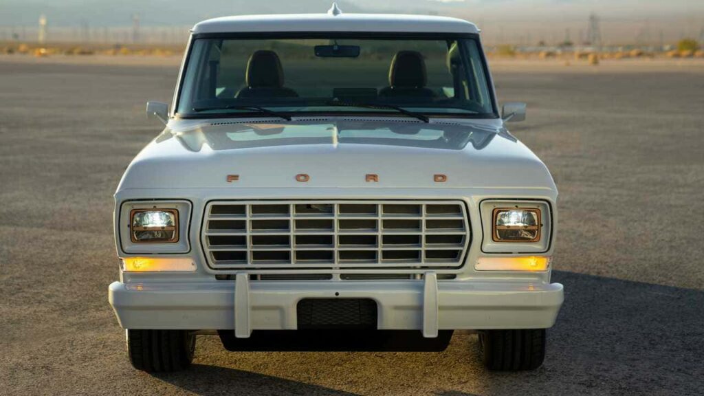 Ford F-100 Eluminator Uma Picape Retrô com Coração Elétrico